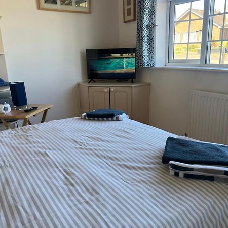 Double Room At The Bungalow With Shared Shower Room Kettering Bagian luar foto