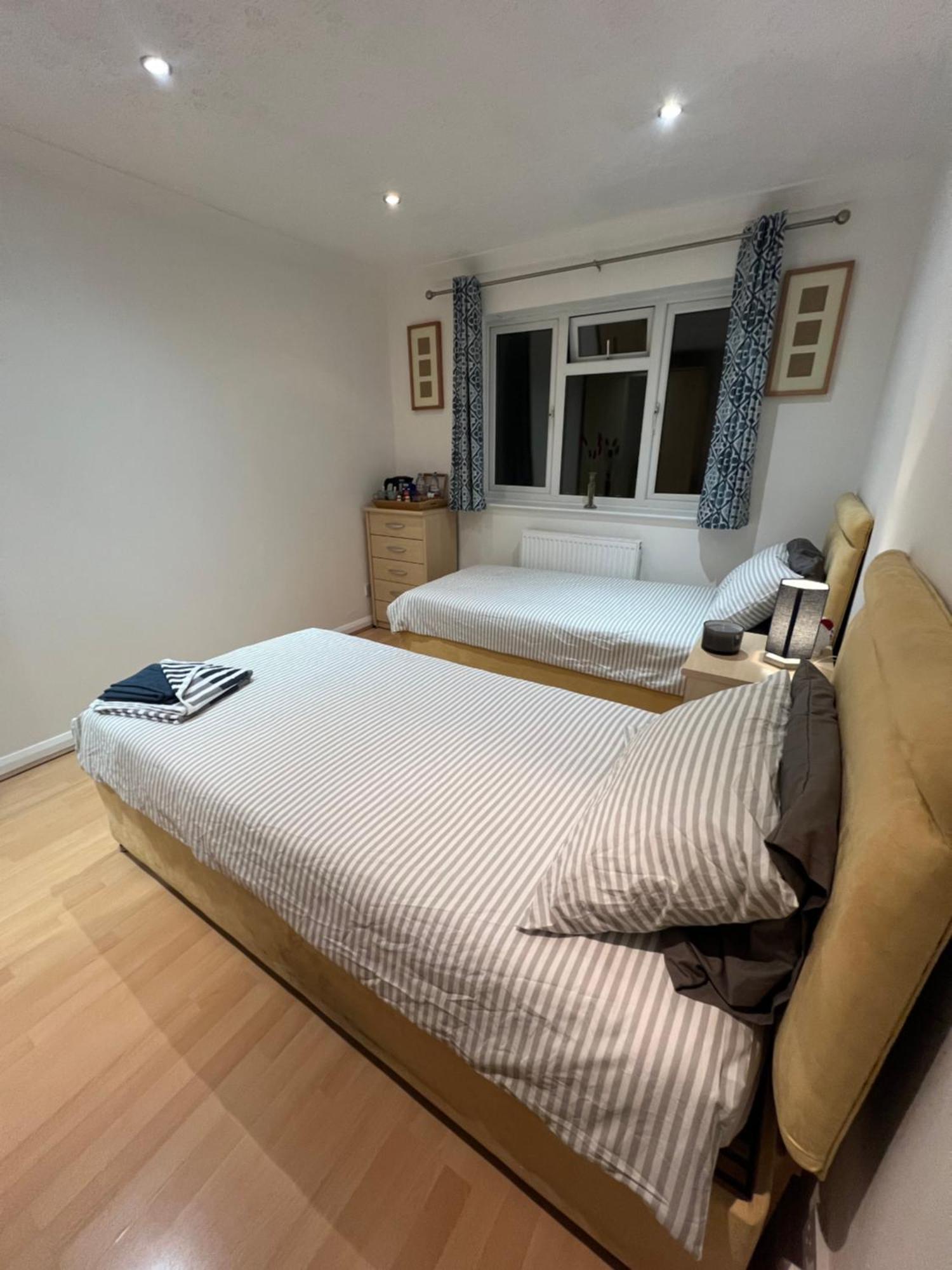 Double Room At The Bungalow With Shared Shower Room Kettering Bagian luar foto