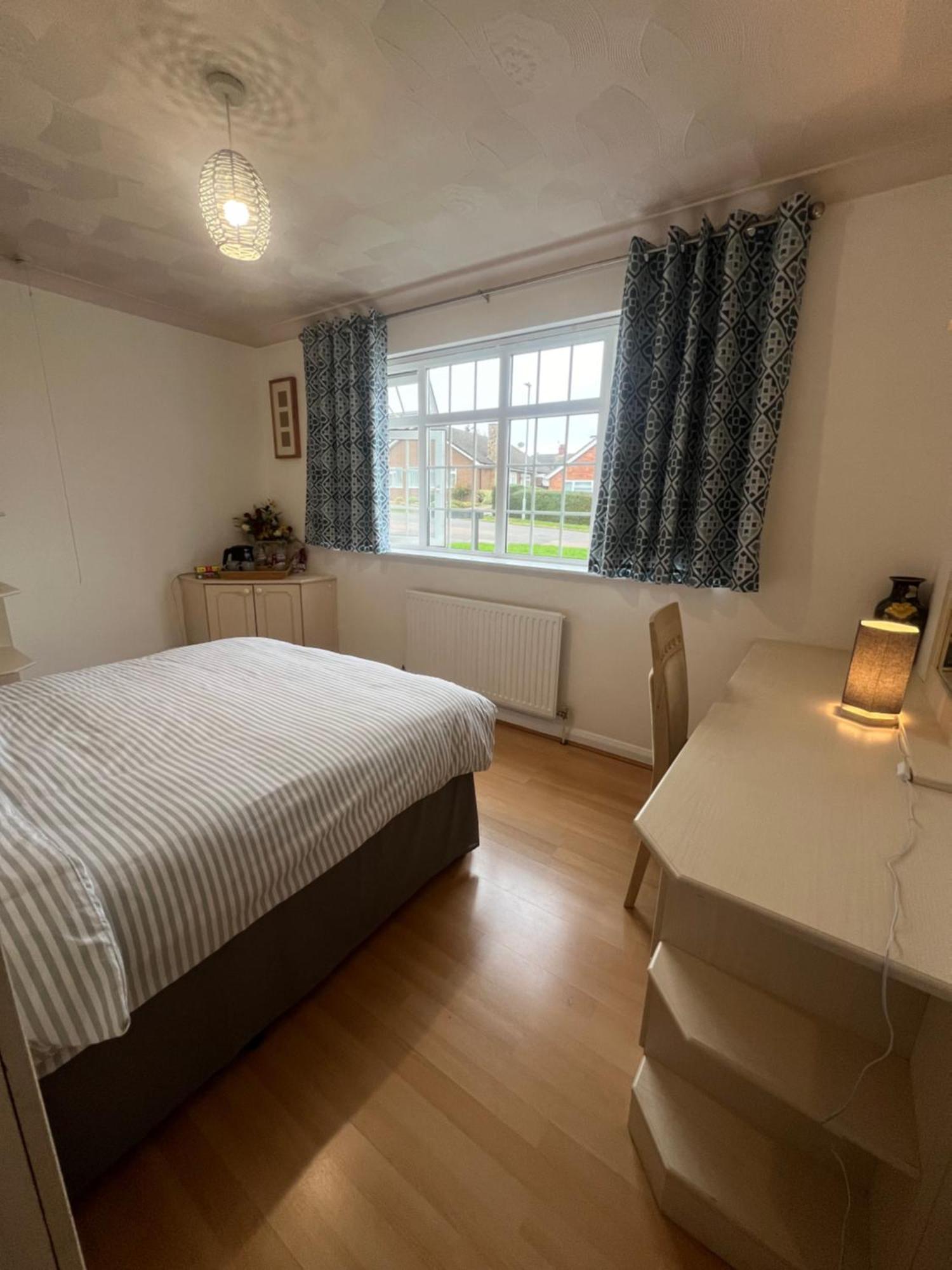 Double Room At The Bungalow With Shared Shower Room Kettering Bagian luar foto