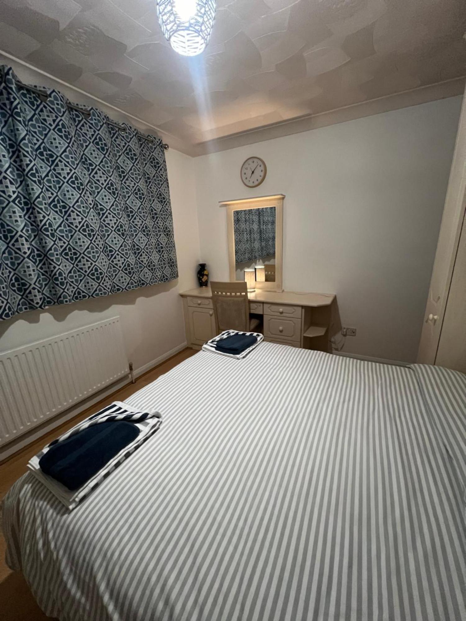 Double Room At The Bungalow With Shared Shower Room Kettering Bagian luar foto