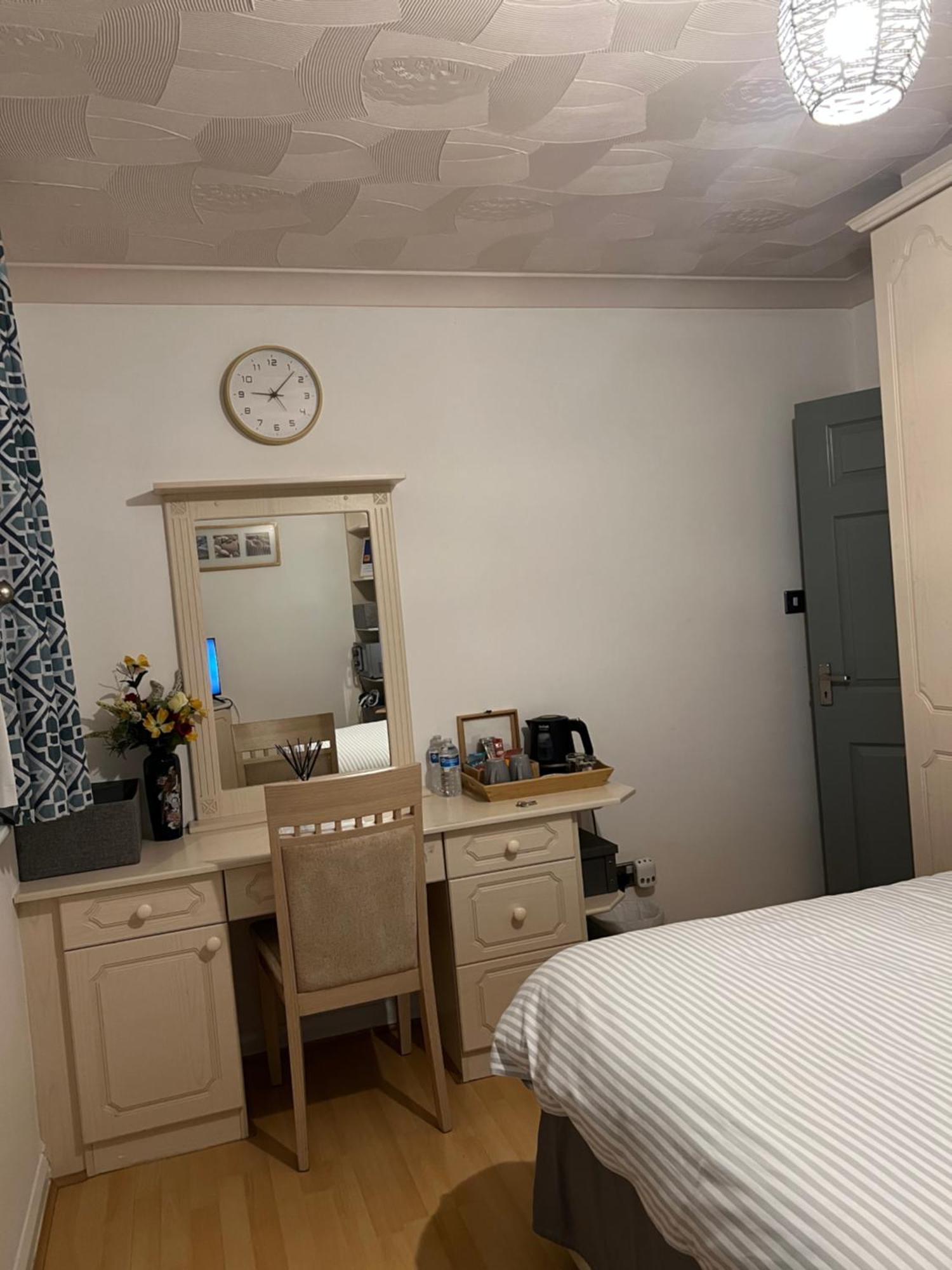 Double Room At The Bungalow With Shared Shower Room Kettering Bagian luar foto